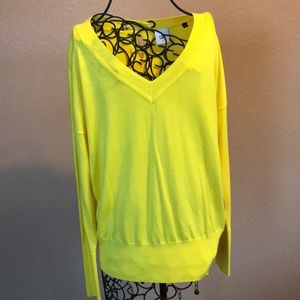 NWT- canary pullover